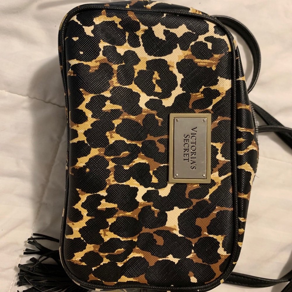 Victoria’s Secret Cheetah leopard Crossbody bag - Picture 4 of 4